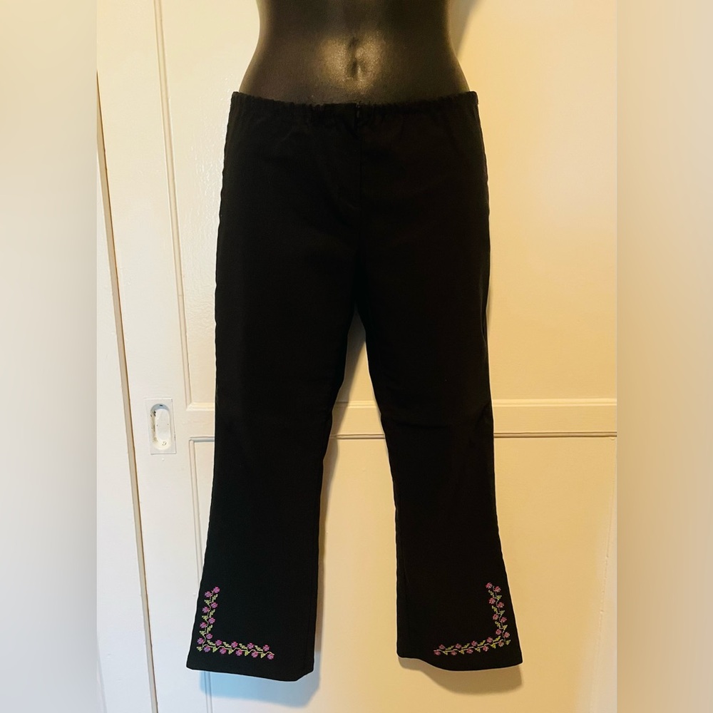 Shasa Black Capri Pants! 🖤🩷💚
